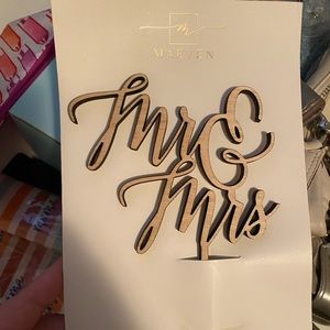 Mr & Mrs wooden cake topper